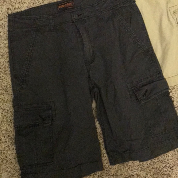 Cargo shorts - Picture 2 of 3